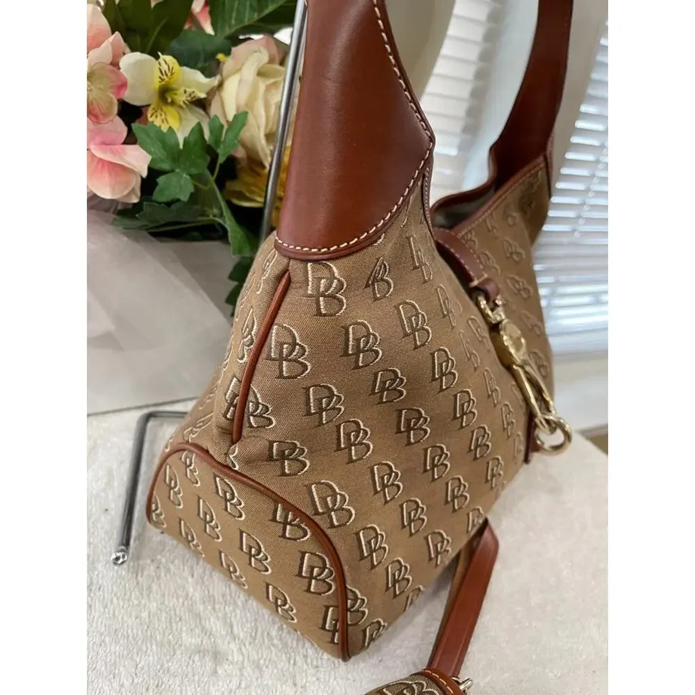 Dooney and bourke DB shadow clasp sac with wristlet 2pc set (PU300
